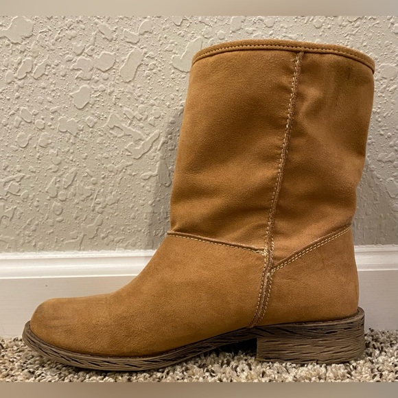 Warm Boots - Picture 3 of 10